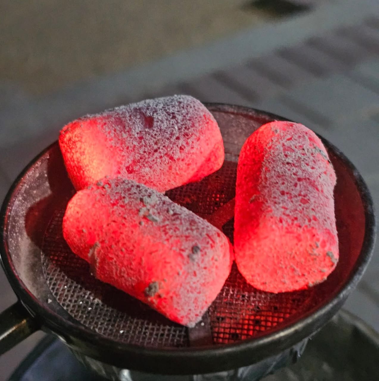 فحم قشور جوز الهند المضغوط للشيشة (Coconut Shell Briquettes - Cubes)